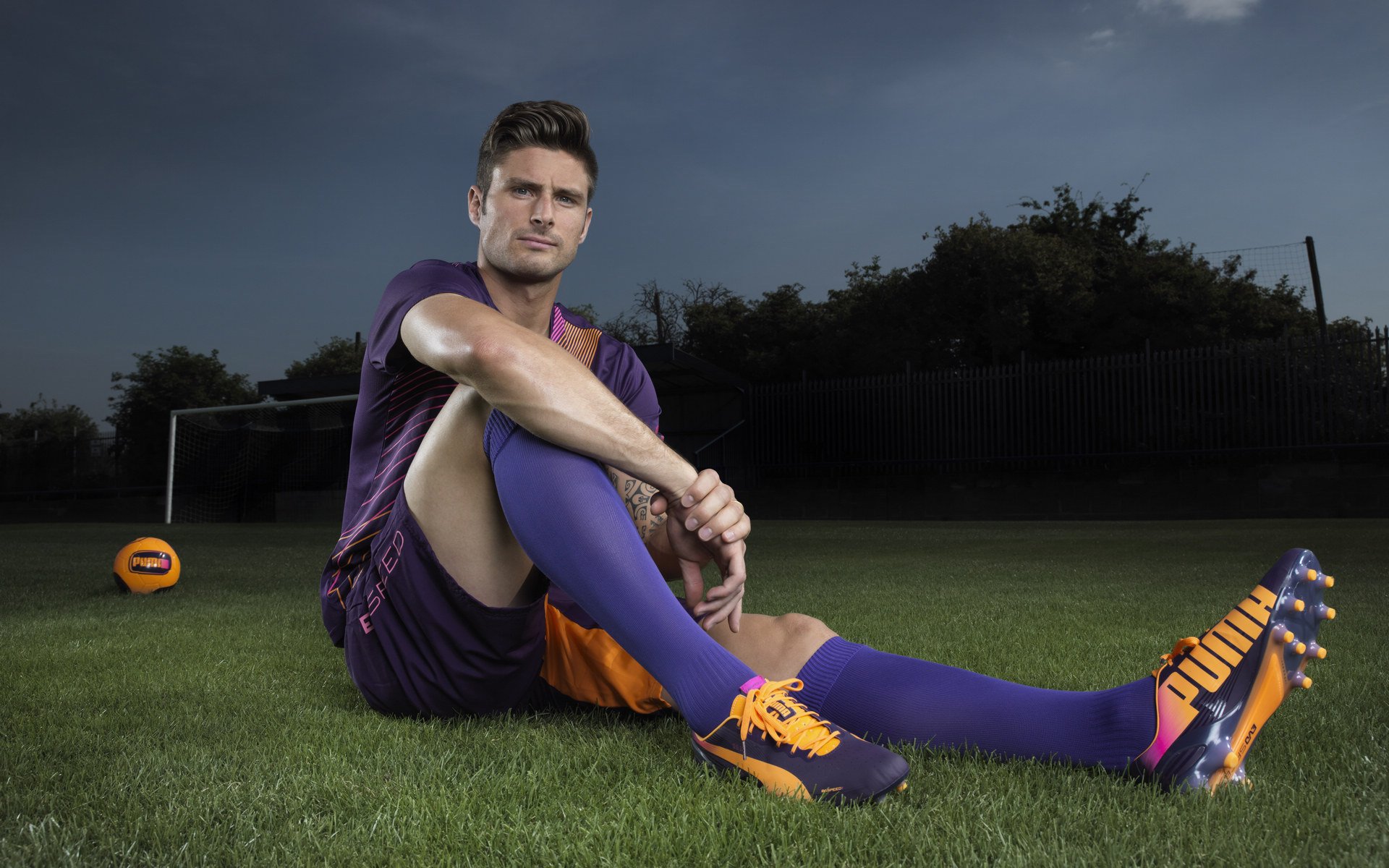 绿茵场上新技术应用，助推中国足球绿色发展，绿茵足球队的含义